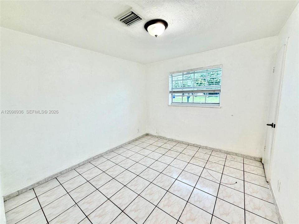 For Rent: $1,875 (2 beds, 1 baths, 900 Square Feet)
