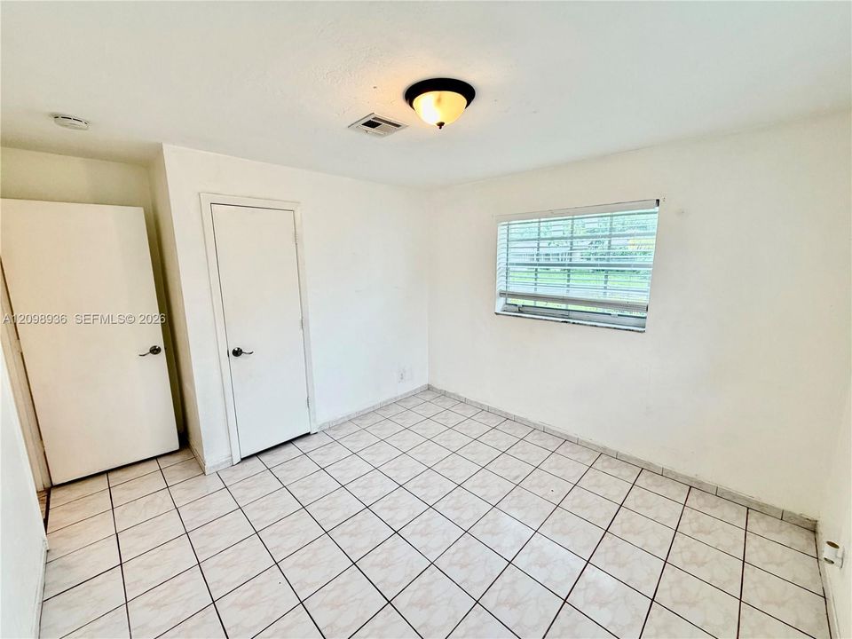 For Rent: $1,875 (2 beds, 1 baths, 900 Square Feet)