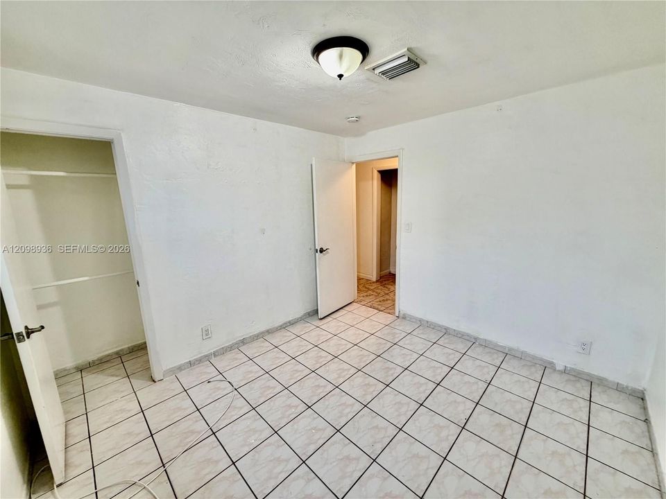 For Rent: $1,875 (2 beds, 1 baths, 900 Square Feet)