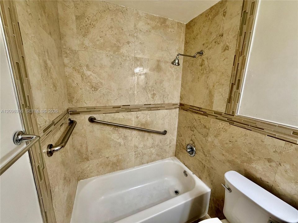 For Rent: $1,875 (2 beds, 1 baths, 900 Square Feet)