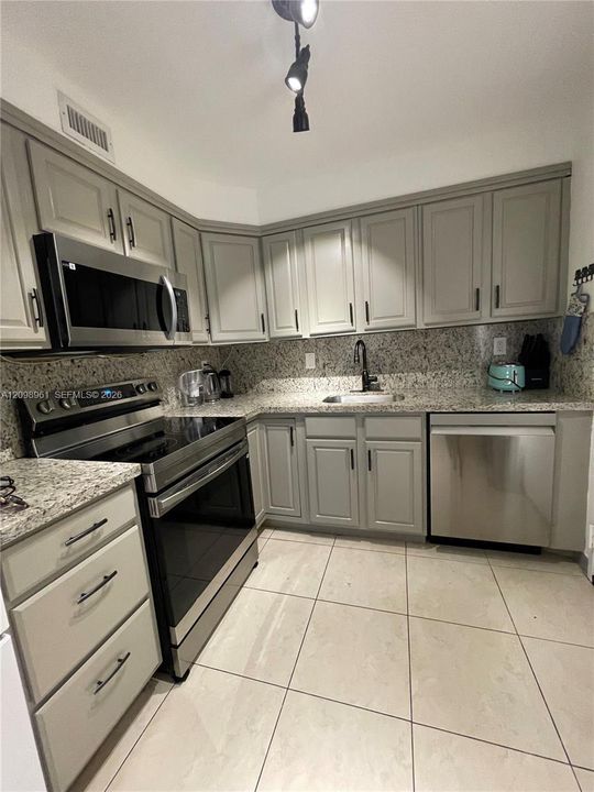 For Rent: $4,100 (2 beds, 2 baths, 1300 Square Feet)
