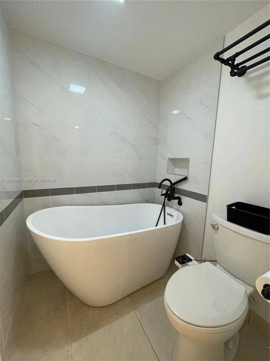 For Rent: $4,100 (2 beds, 2 baths, 1300 Square Feet)