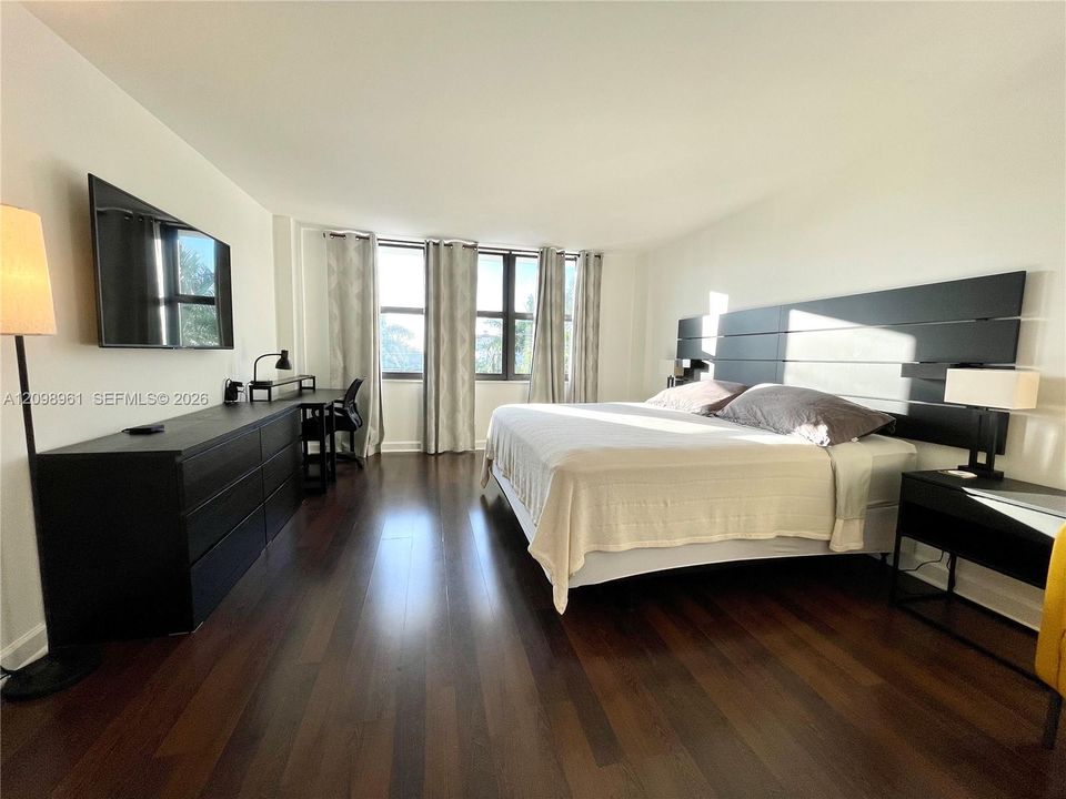 For Rent: $4,100 (2 beds, 2 baths, 1300 Square Feet)
