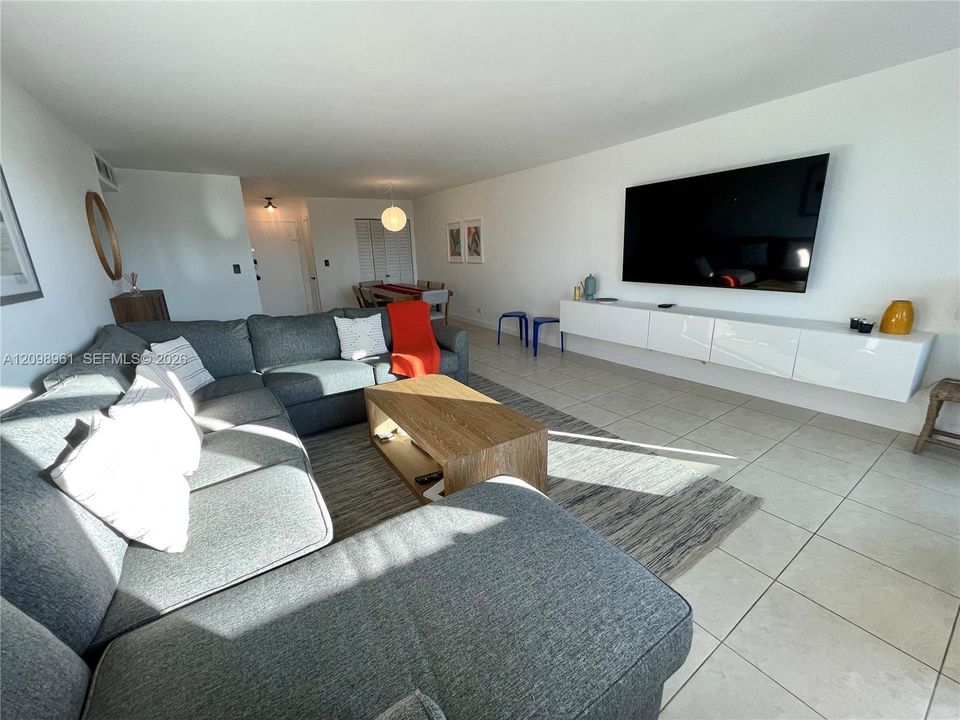 For Rent: $4,100 (2 beds, 2 baths, 1300 Square Feet)