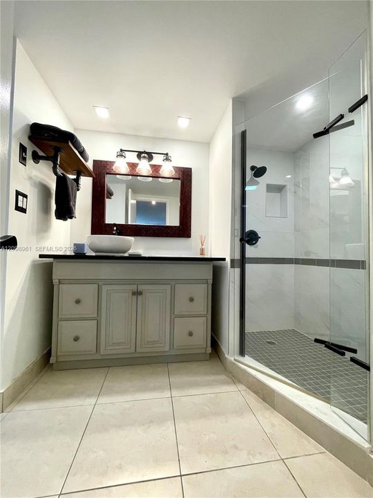 For Rent: $4,100 (2 beds, 2 baths, 1300 Square Feet)