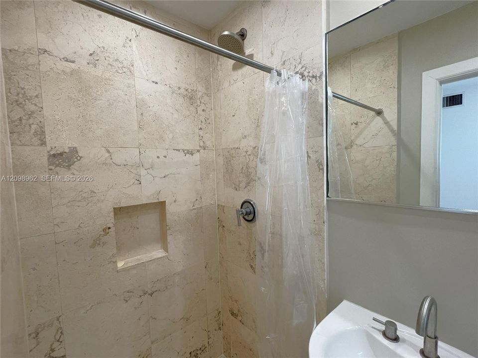 В аренду: $1,950 (1 спален, 1 ванн, 450 Квадратных фут)