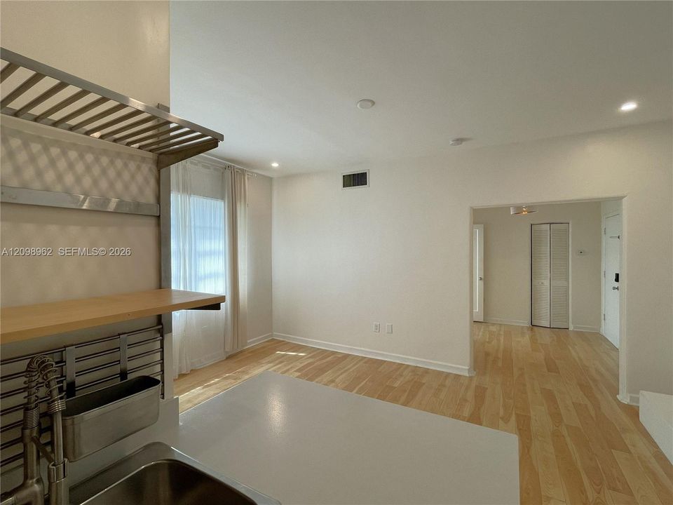 В аренду: $1,950 (1 спален, 1 ванн, 450 Квадратных фут)