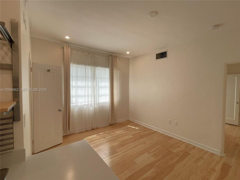 В аренду: $1,950 (1 спален, 1 ванн, 450 Квадратных фут)