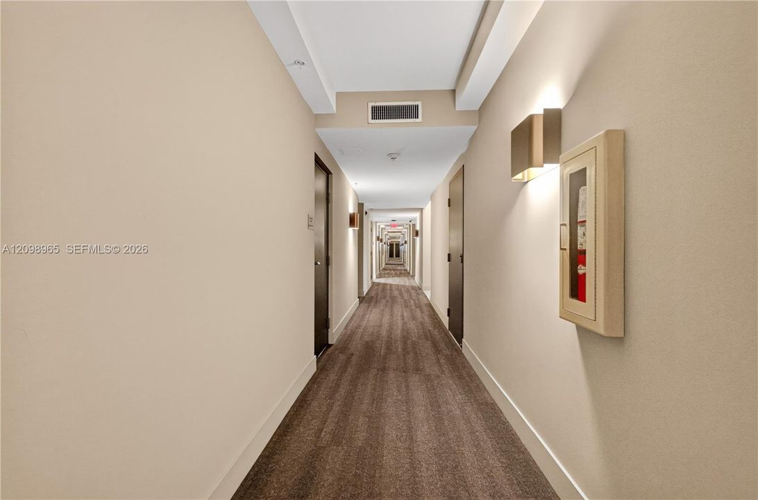 For Sale: $560,000 (2 beds, 2 baths, 1023 Square Feet)
