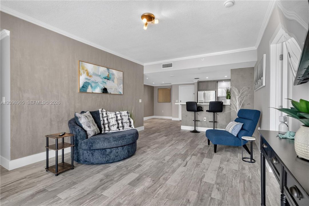 For Sale: $560,000 (2 beds, 2 baths, 1023 Square Feet)