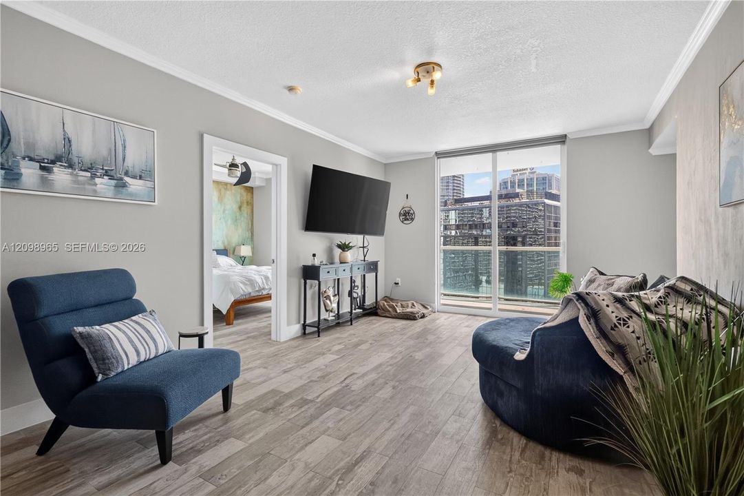 For Sale: $560,000 (2 beds, 2 baths, 1023 Square Feet)