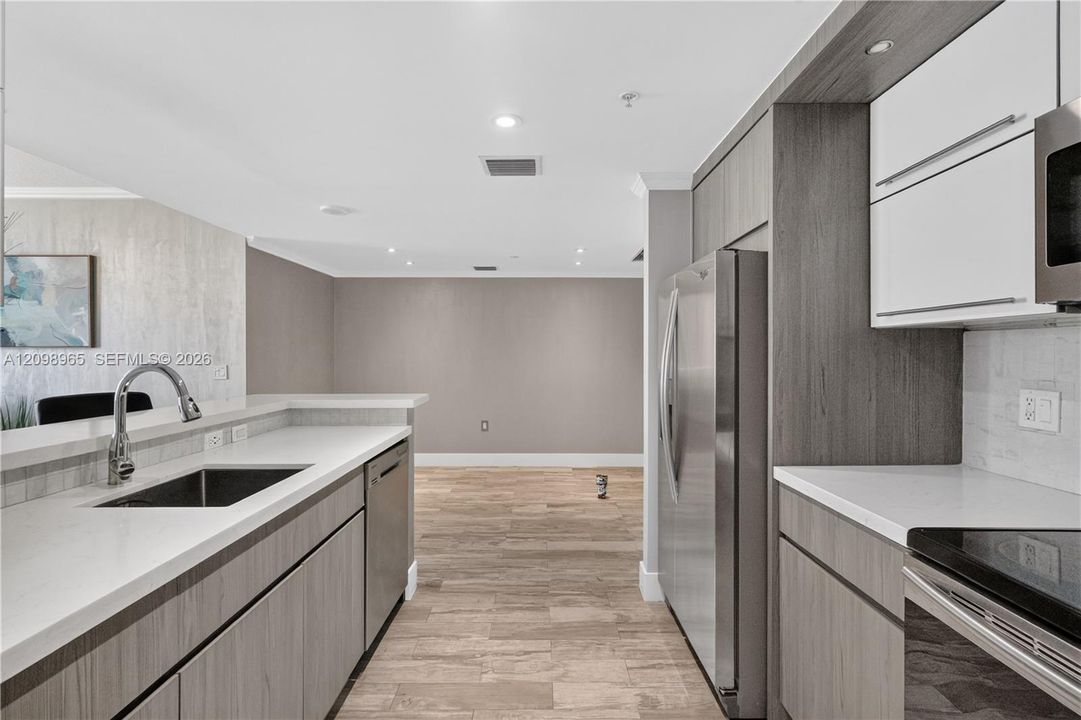 For Sale: $560,000 (2 beds, 2 baths, 1023 Square Feet)