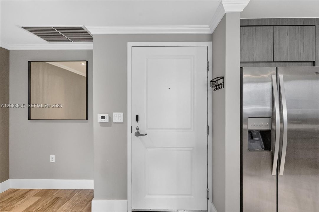 For Sale: $560,000 (2 beds, 2 baths, 1023 Square Feet)