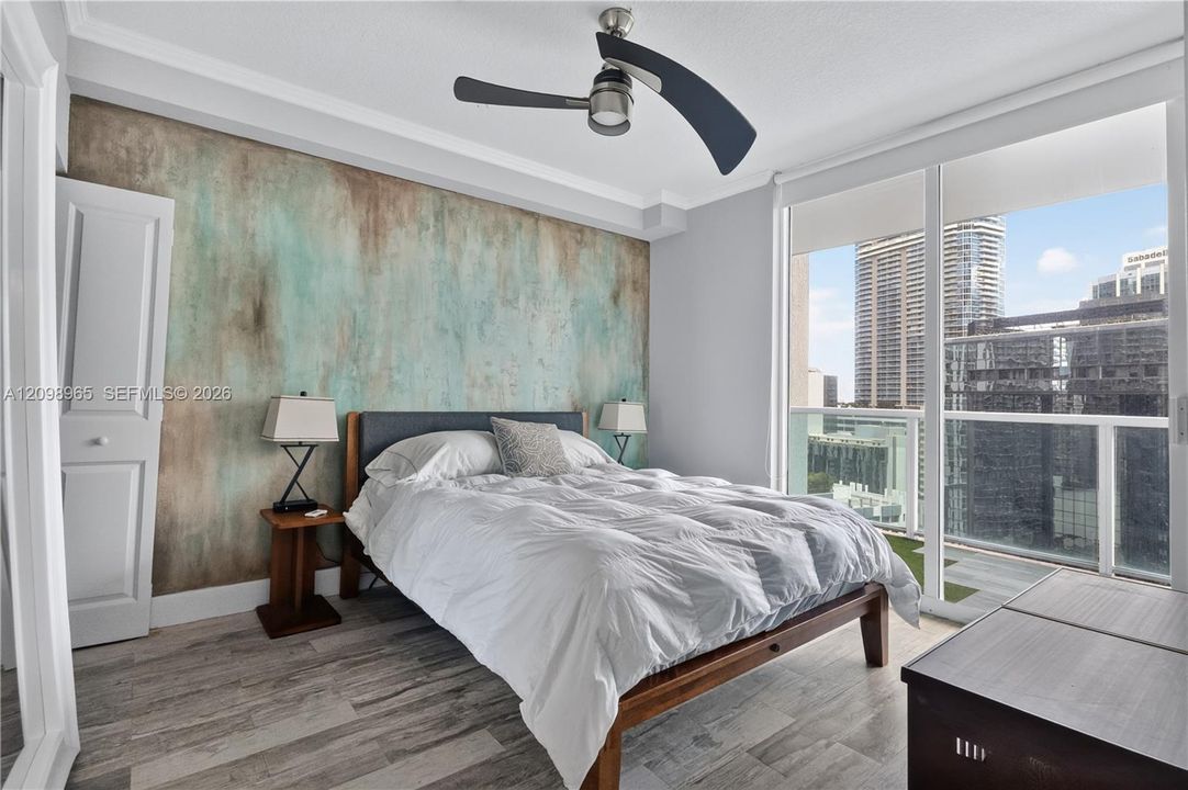 For Sale: $560,000 (2 beds, 2 baths, 1023 Square Feet)
