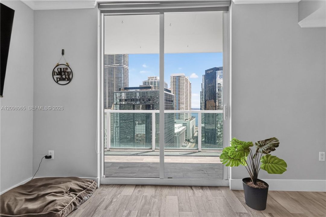For Sale: $560,000 (2 beds, 2 baths, 1023 Square Feet)