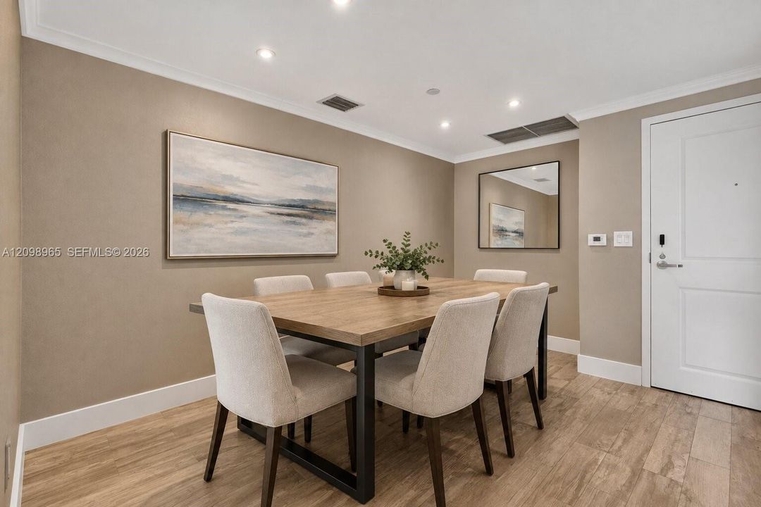 For Sale: $560,000 (2 beds, 2 baths, 1023 Square Feet)