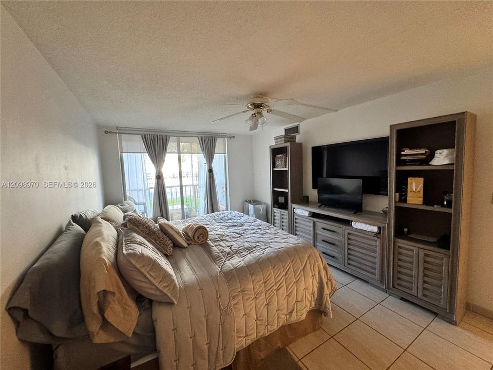 For Sale: $175,000 (2 beds, 1 baths, 924 Square Feet)