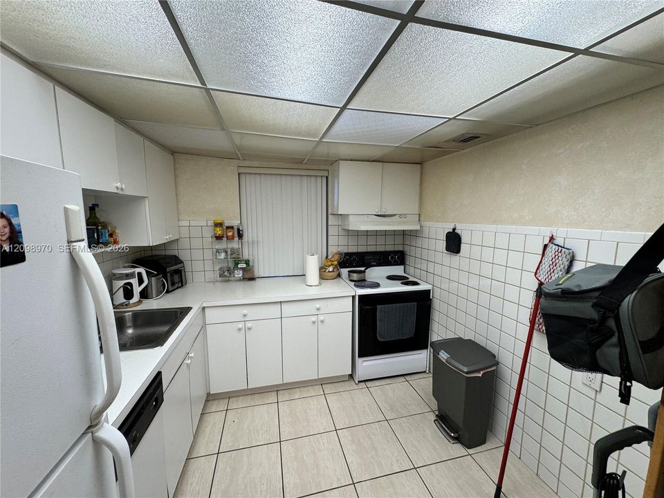 For Sale: $175,000 (2 beds, 1 baths, 924 Square Feet)