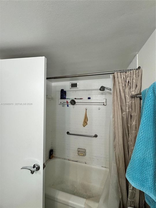 For Sale: $175,000 (2 beds, 1 baths, 924 Square Feet)