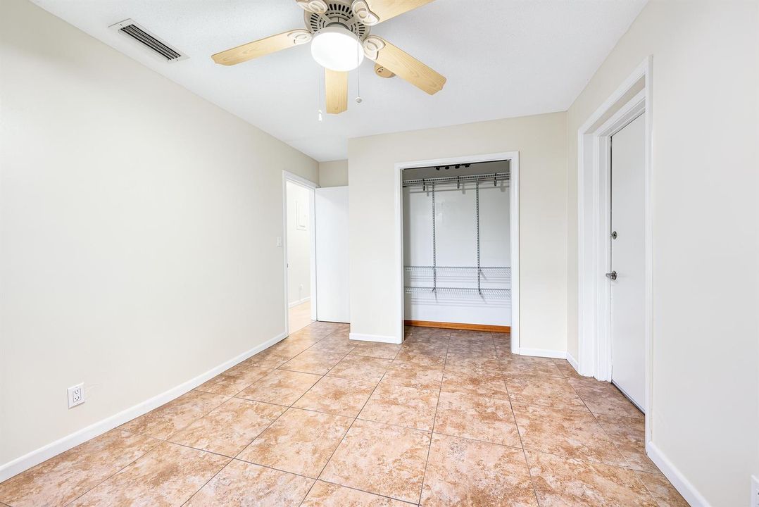 3rd bedroom w/ closet