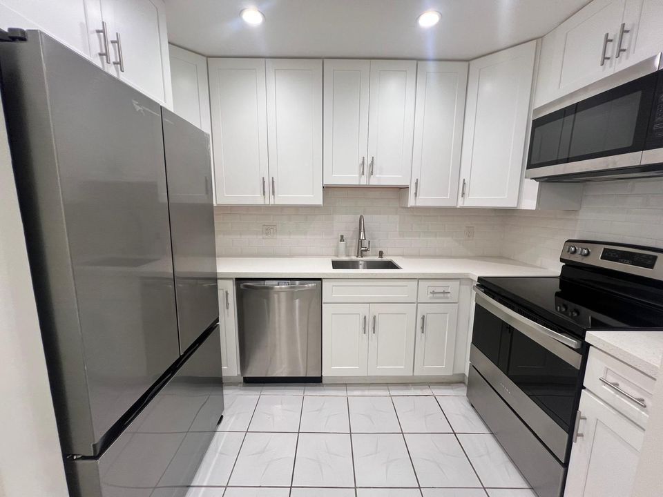 4 - Kitchen