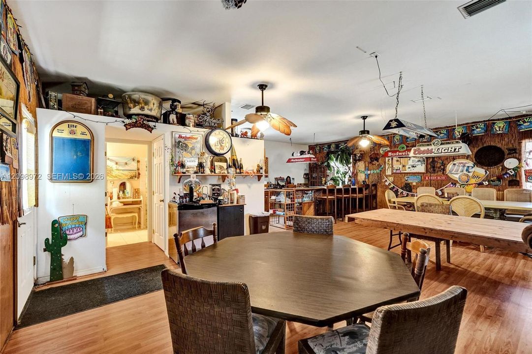 En Venta: $1,355,555 (6 camas, 7 baños, 9845 Pies cuadrados)