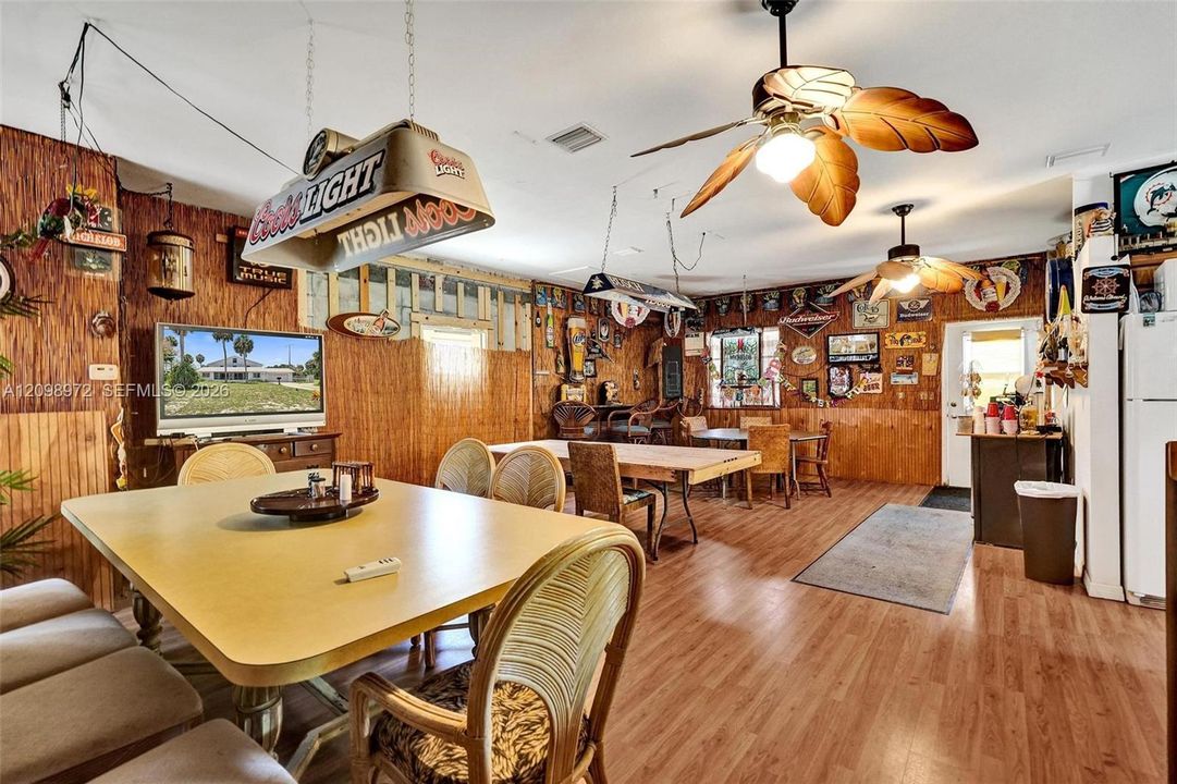 En Venta: $1,355,555 (6 camas, 7 baños, 9845 Pies cuadrados)