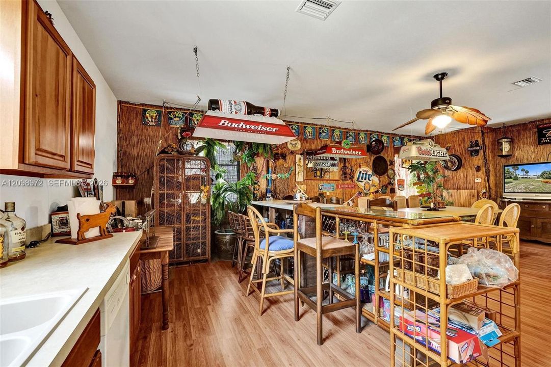 En Venta: $1,355,555 (6 camas, 7 baños, 9845 Pies cuadrados)