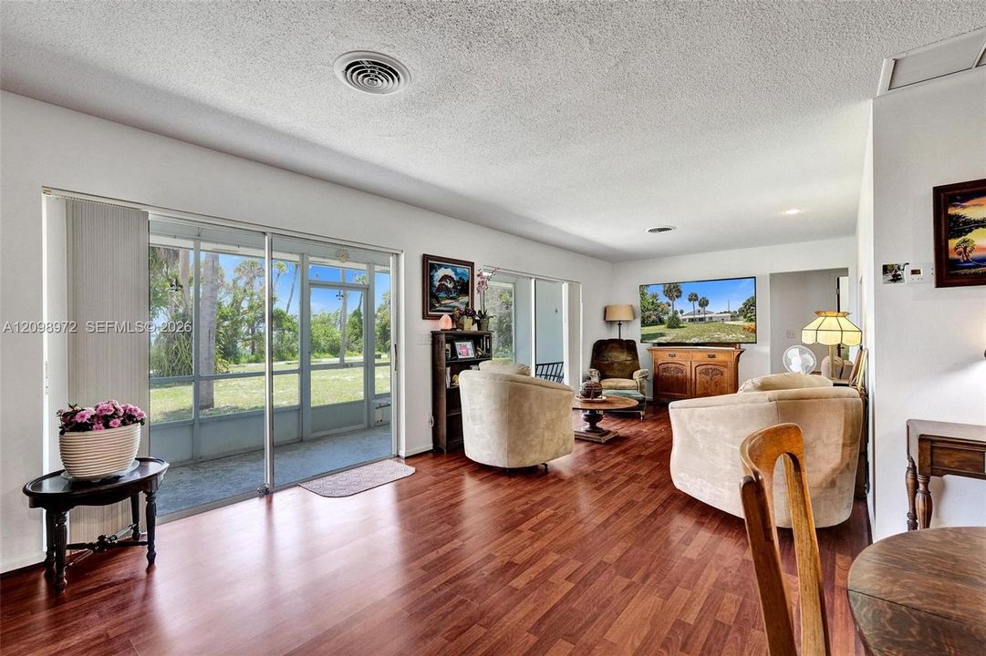 En Venta: $1,355,555 (6 camas, 7 baños, 9845 Pies cuadrados)