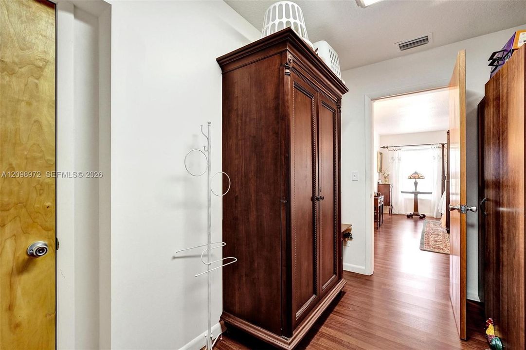 En Venta: $1,355,555 (6 camas, 7 baños, 9845 Pies cuadrados)