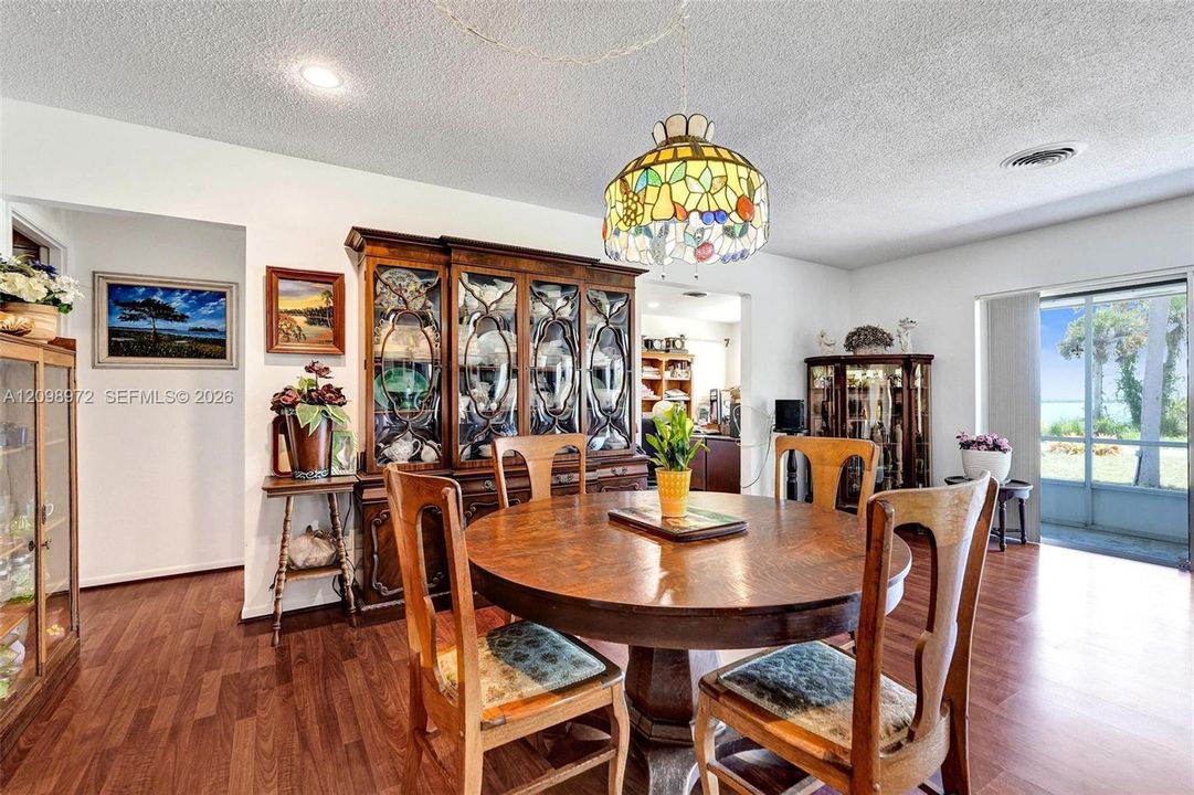 En Venta: $1,355,555 (6 camas, 7 baños, 9845 Pies cuadrados)