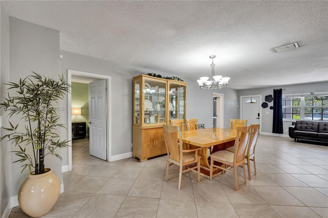 Activo con contrato: $730,000 (3 camas, 2 baños, 1890 Pies cuadrados)