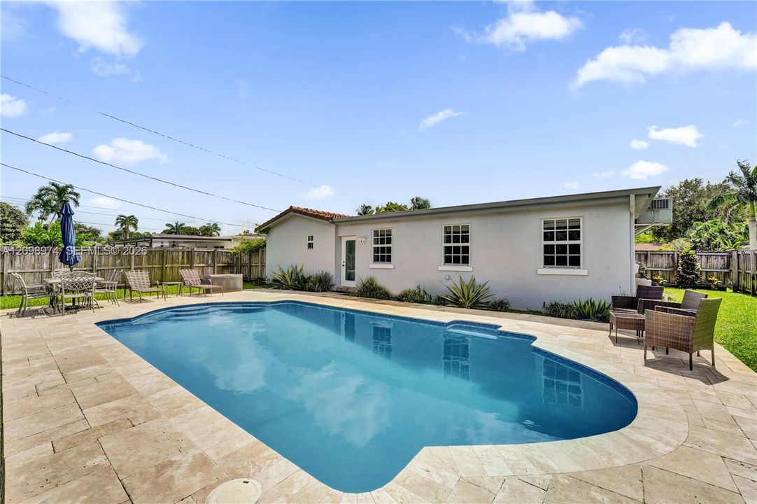 Activo con contrato: $730,000 (3 camas, 2 baños, 1890 Pies cuadrados)