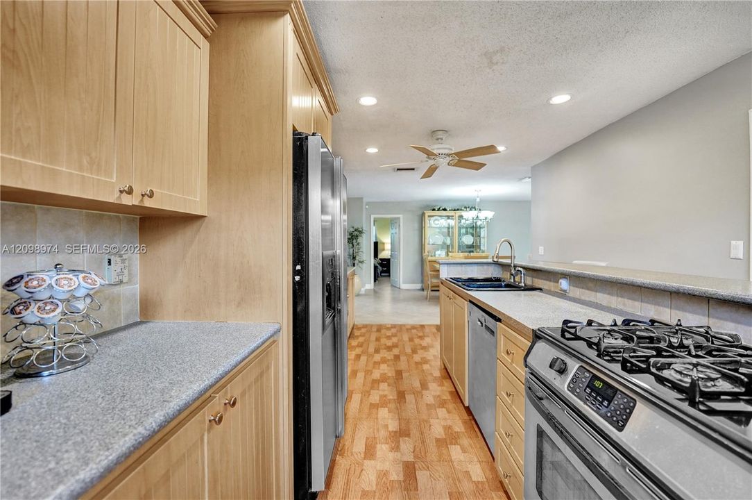 Activo con contrato: $730,000 (3 camas, 2 baños, 1890 Pies cuadrados)