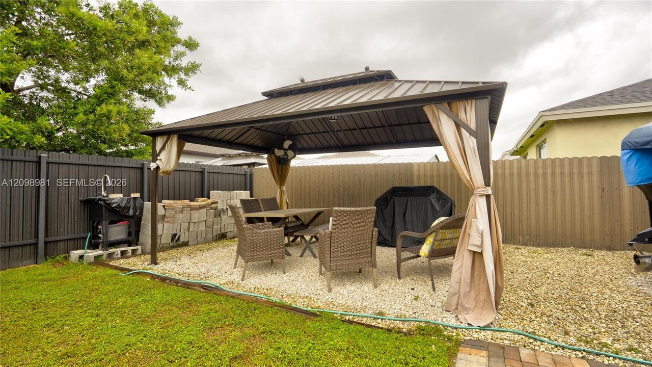 For Sale: $669,000 (4 beds, 2 baths, 1799 Square Feet)