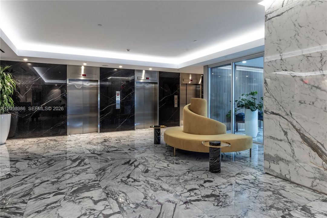 На продажу: $1,450,000 (2 спален, 2 ванн, 1238 Квадратных фут)