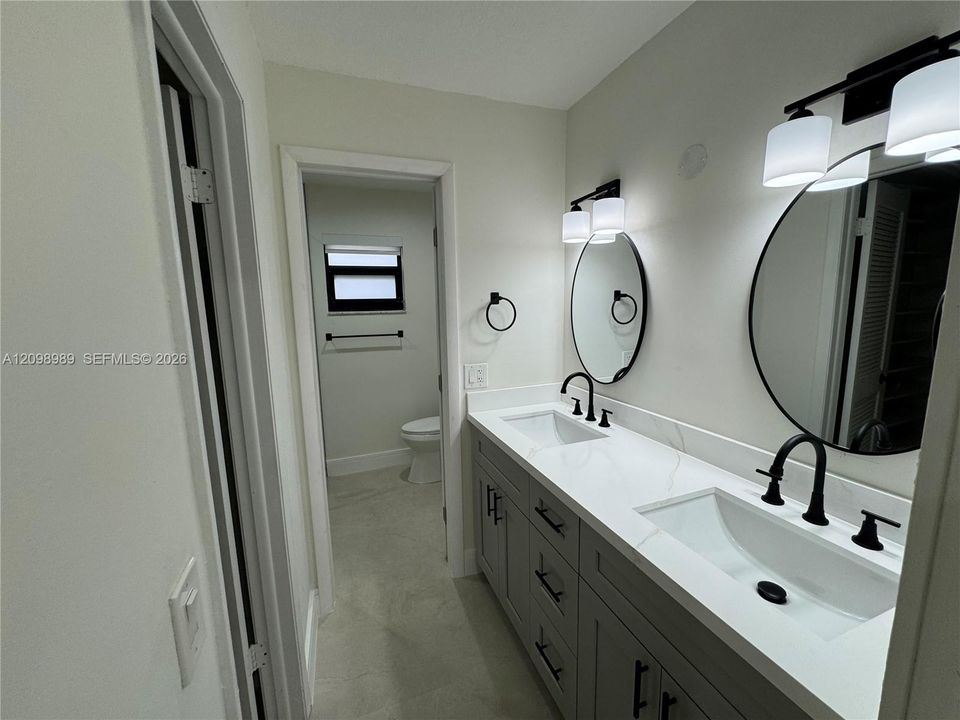En Venta: $925,000 (3 camas, 2 baños, 2055 Pies cuadrados)