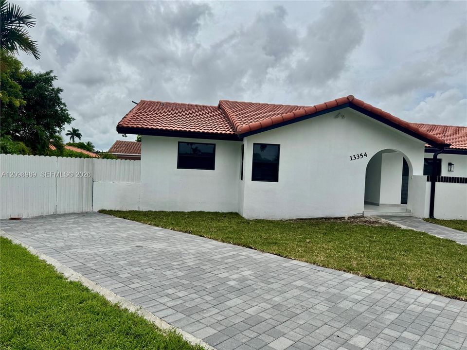 En Venta: $925,000 (3 camas, 2 baños, 2055 Pies cuadrados)