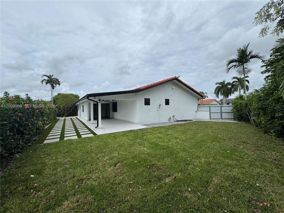 En Venta: $925,000 (3 camas, 2 baños, 2055 Pies cuadrados)