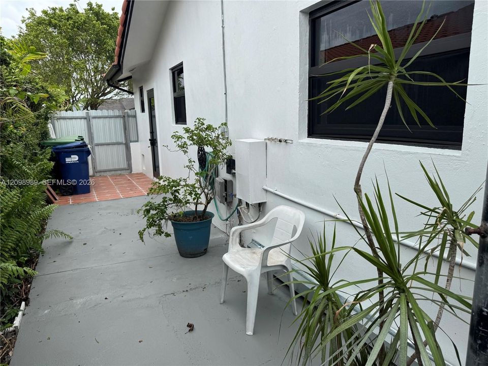 En Venta: $925,000 (3 camas, 2 baños, 2055 Pies cuadrados)