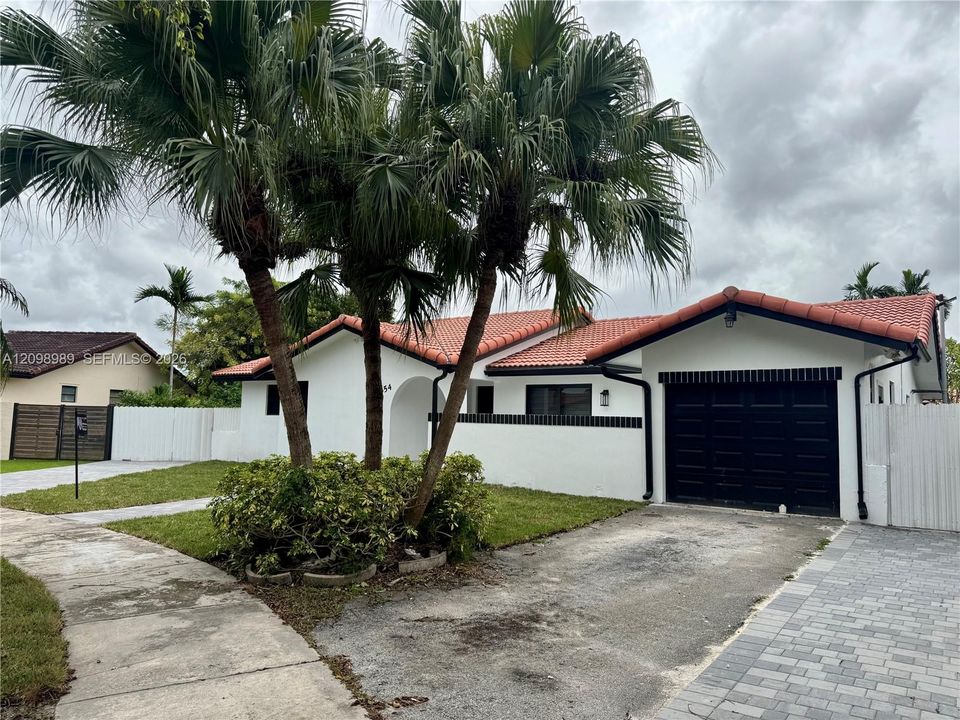 En Venta: $925,000 (3 camas, 2 baños, 2055 Pies cuadrados)