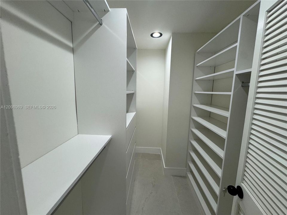 En Venta: $925,000 (3 camas, 2 baños, 2055 Pies cuadrados)