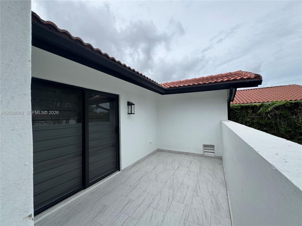 En Venta: $925,000 (3 camas, 2 baños, 2055 Pies cuadrados)