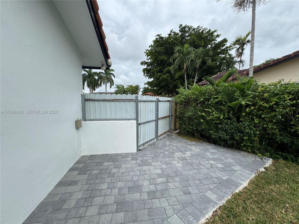 En Venta: $925,000 (3 camas, 2 baños, 2055 Pies cuadrados)
