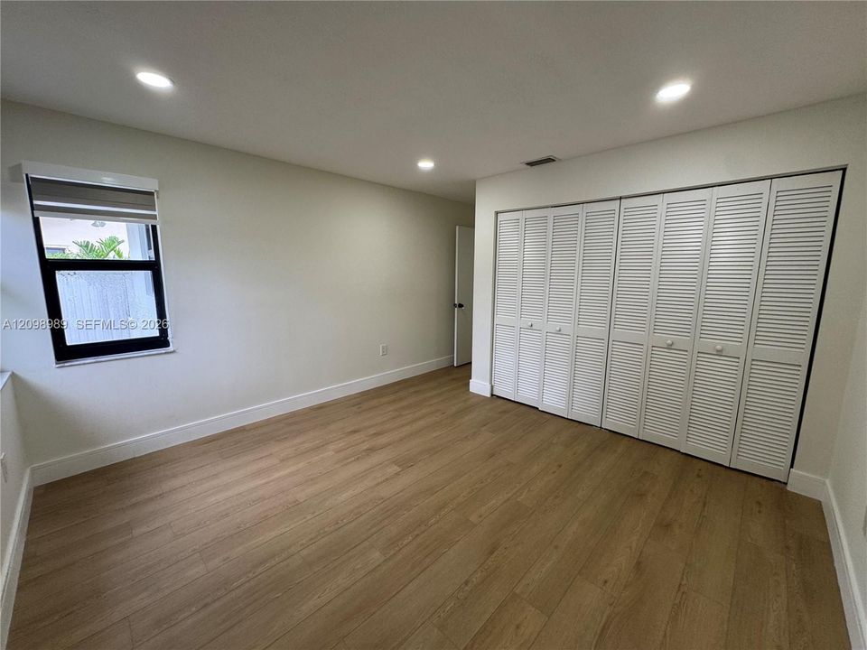 En Venta: $925,000 (3 camas, 2 baños, 2055 Pies cuadrados)