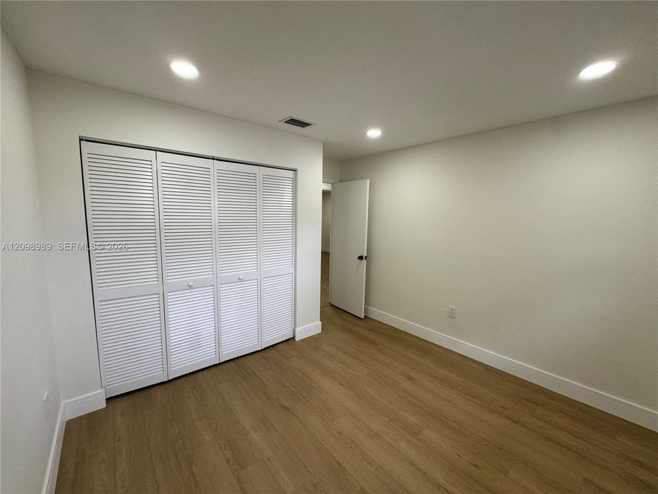 En Venta: $925,000 (3 camas, 2 baños, 2055 Pies cuadrados)