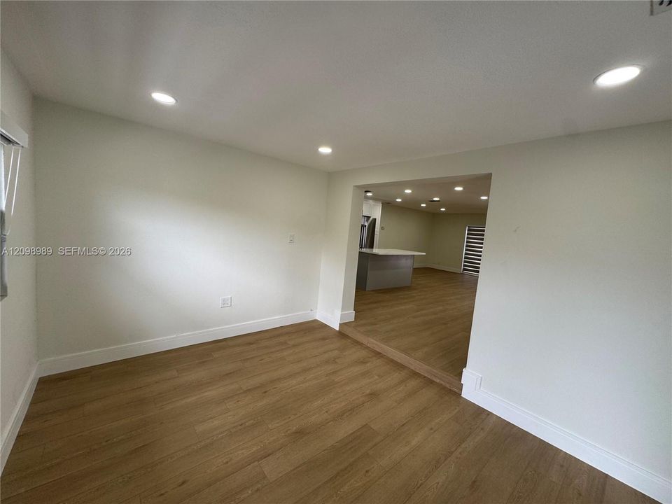 En Venta: $925,000 (3 camas, 2 baños, 2055 Pies cuadrados)
