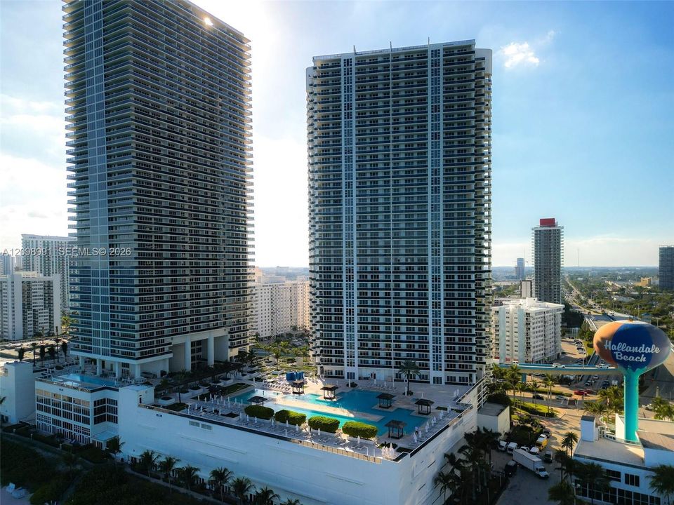 For Sale: $1,349,000 (2 beds, 2 baths, 1782 Square Feet)