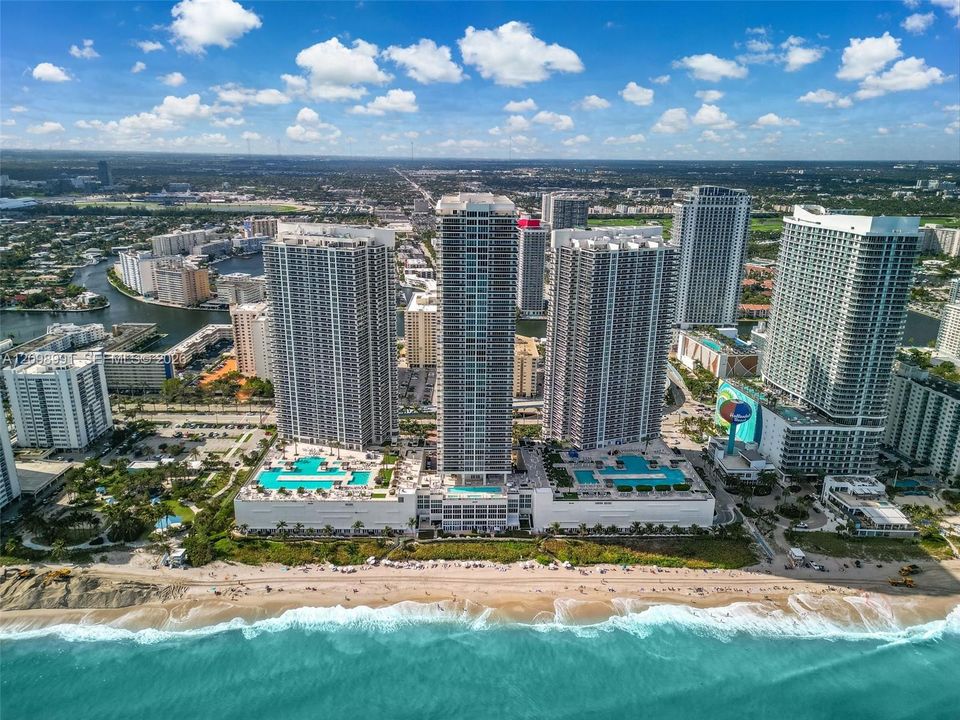 For Sale: $1,349,000 (2 beds, 2 baths, 1782 Square Feet)
