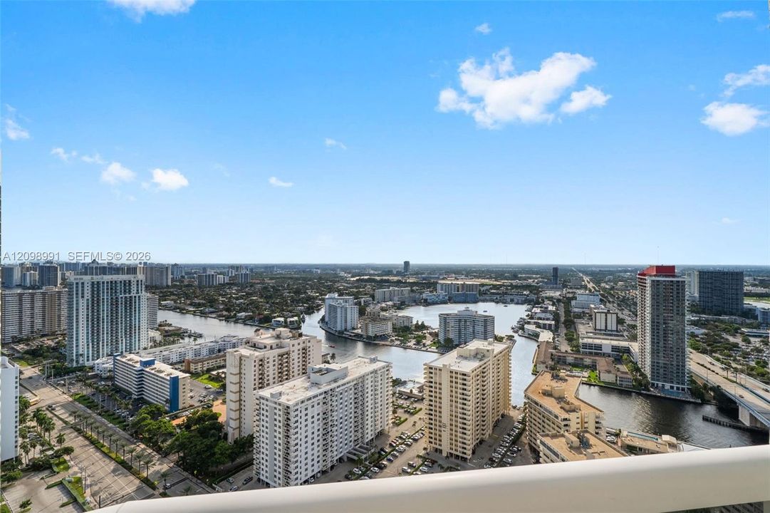For Sale: $1,349,000 (2 beds, 2 baths, 1782 Square Feet)